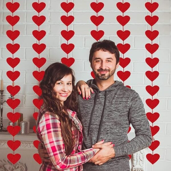 Partyprops store 72 Red Hearts Felt Garland