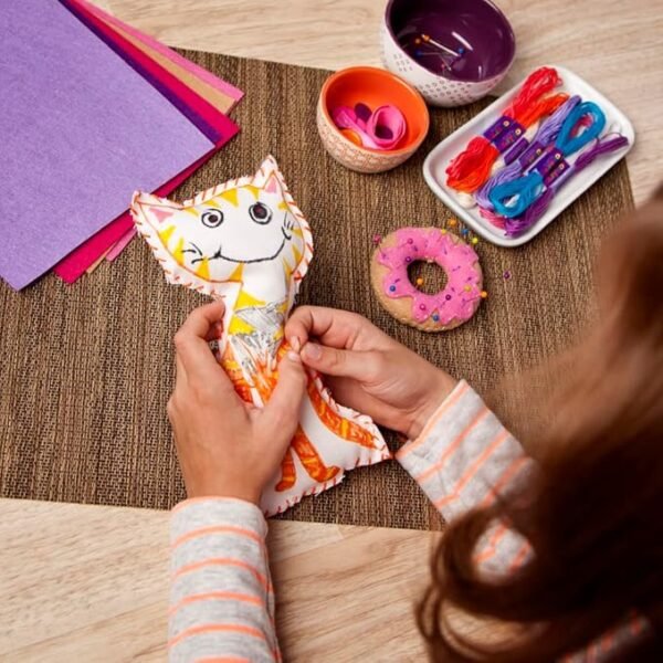 Craft-tastic Learn to Sew Kit – 7 Fun Projects and Reusable Materials to Teach Basic Sewing Stitches
