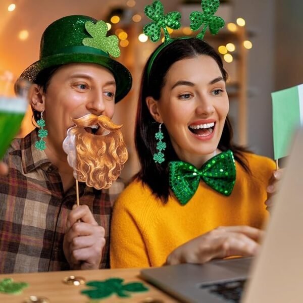St Patricks Day Earrings, Green Shamrock Dangle Earrings for Women