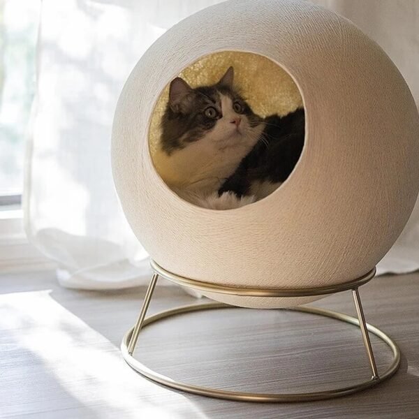 Modern Spherical Cat Bed with Faux Fur Cushion and Cozy Interior